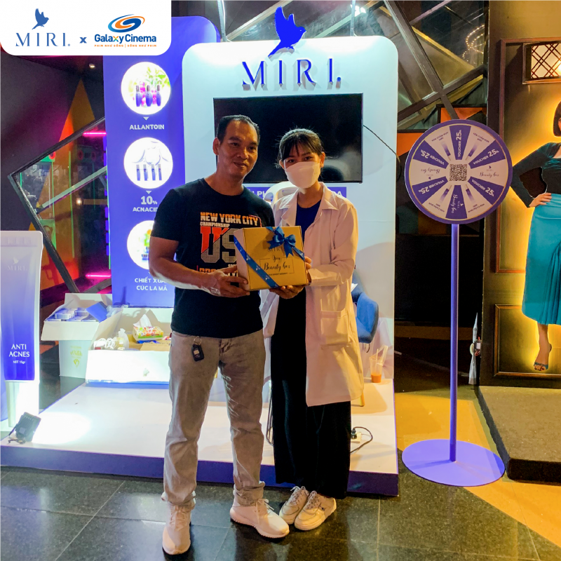 miri x galaxy cinema to chuc chuong trinh tang qua tri an khach hang 15