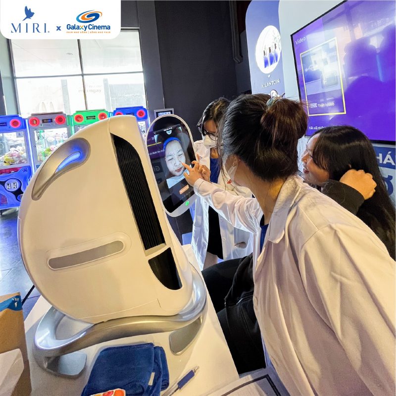 miri x galaxy cinema to chuc chuong trinh tang qua tri an khach hang 9