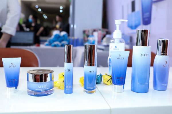 top 5 cac loai my pham ma ban can co trong mua he nay 4